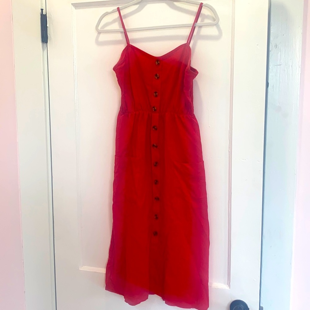 Red spaghetti strap dress with button accents 💃🏼